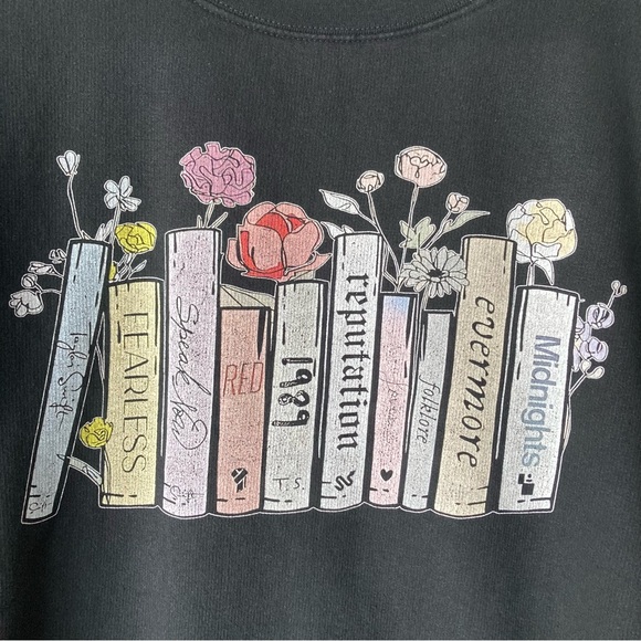 Taylor Swift Black Sweatshirt with Book and Flower Design XL CottonPoly Blend - Picture 4 of 9